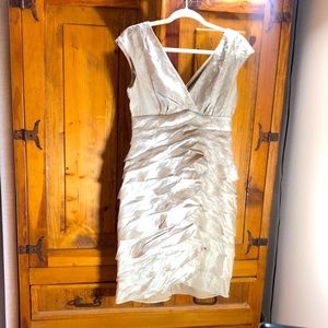 London Times Champagne Gold Metallic V neck dress. Size 6. New with tag